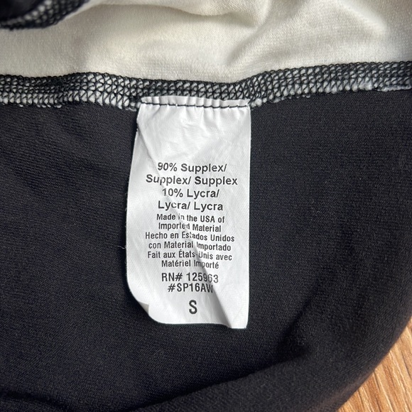 Kate Spade Activewear Top size small - Picture 5 of 5